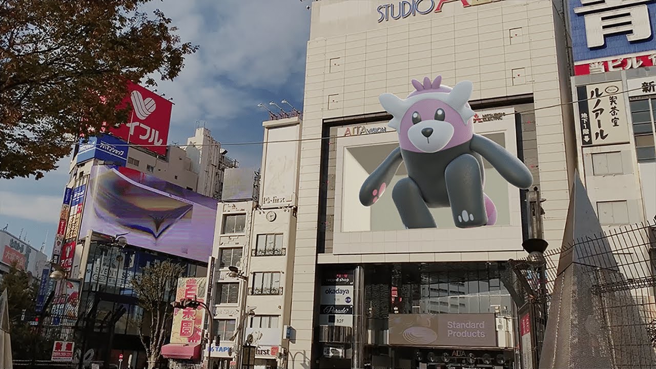 新宿東口の巨大ネコより飛び出そうとするキテルグマ #Shorts