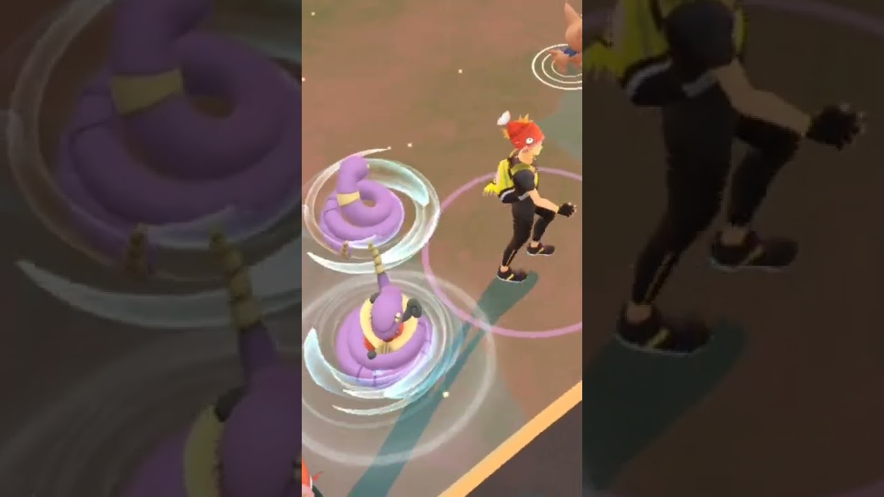 アーボに食われそうなコロボーシ#shorts #ポケモンgo #pokemongo