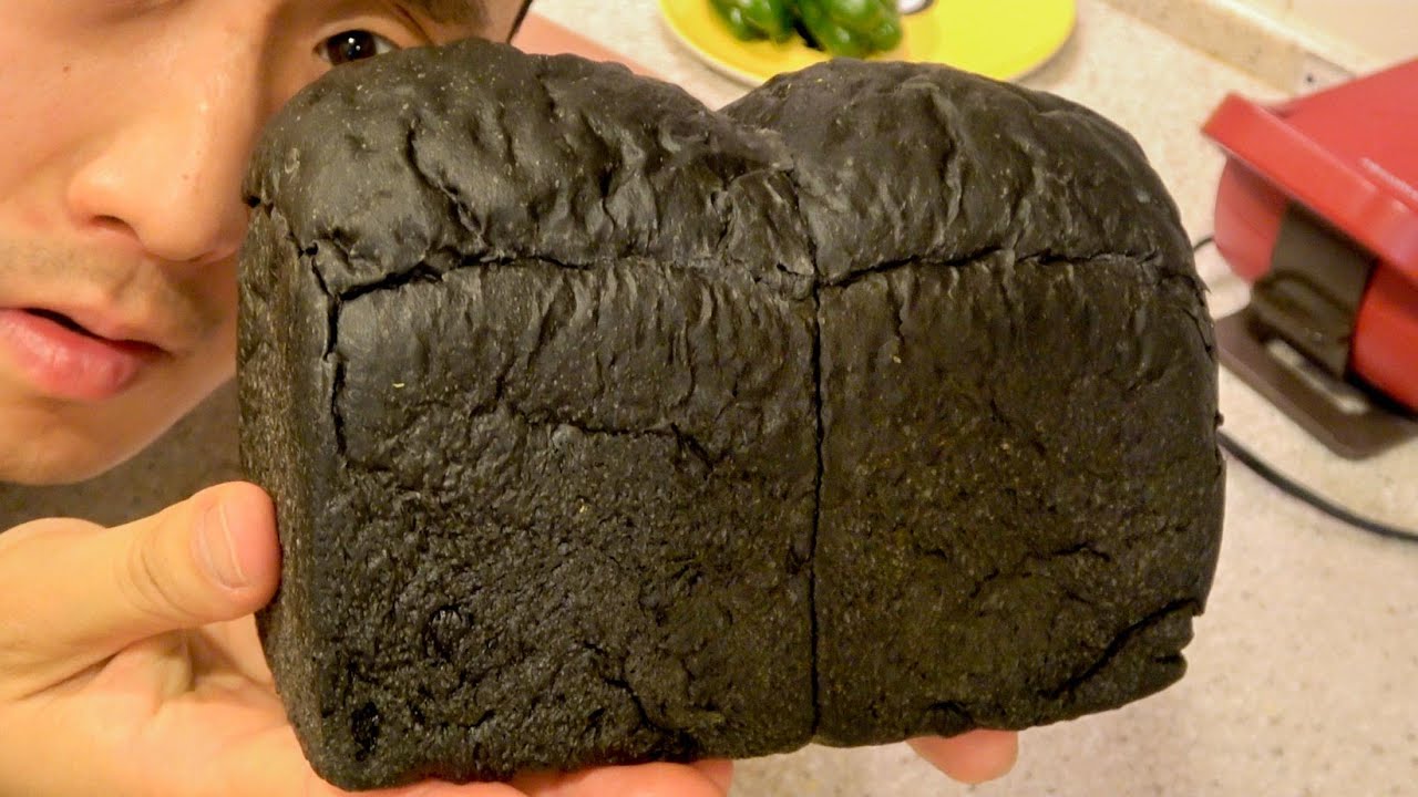黒すぎる食パンでホットサンド作ったらおしゃれ過ぎた