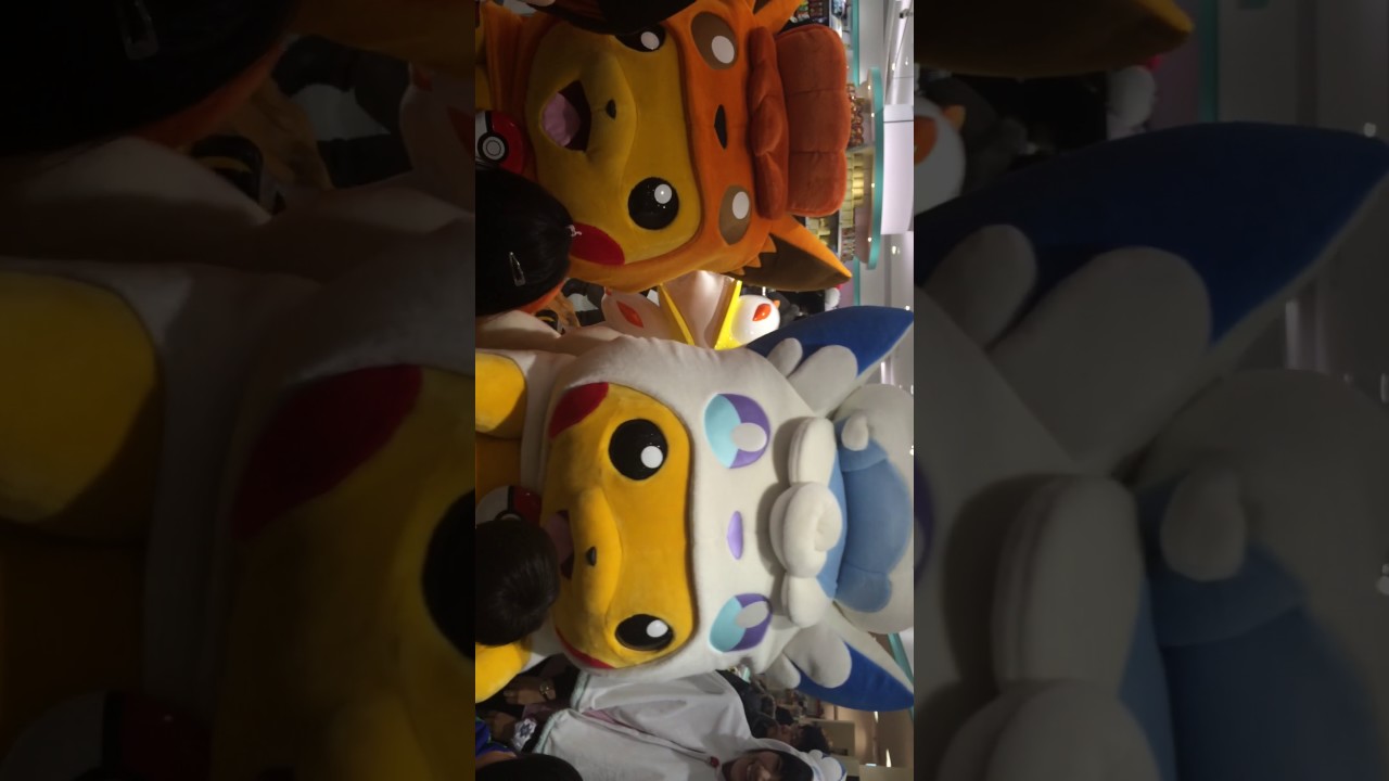 ポケモンセンター ロコンとアローラロコンのポンチョを着たピカチュウ登場！