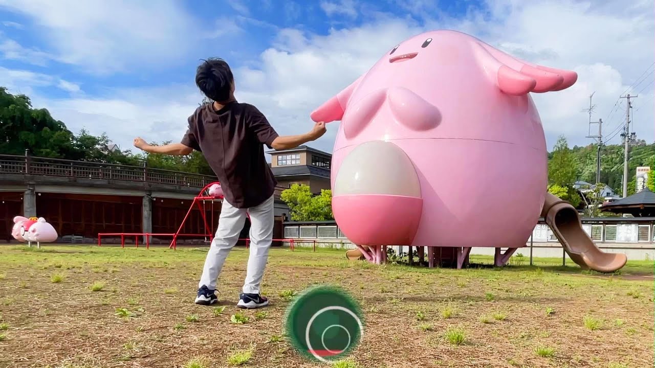 ラッキーを殴るカイリキーのモノマネ