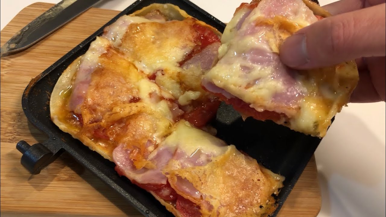 ホットサンドメーカーで作る餃子の皮を使ったピザレシピ