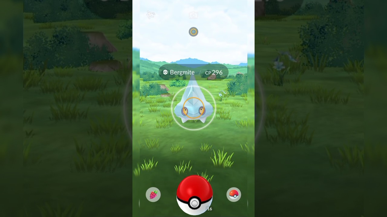 Catching a Bergmite pokemon that has 296cp in the nature #pokemon #pokemongo