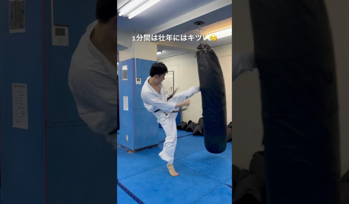 活動の合間に空手稽古🥋】1分間サンドバッグ🥋汗を流して、体を作り、また明日から万全の体制で挑みます🔥極真 karate kyokushin