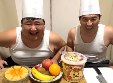 クソデカプリンアラモードを作るクソデカ