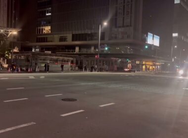 新幹線800系U005編成博多駅広場つばめ大冒険出発