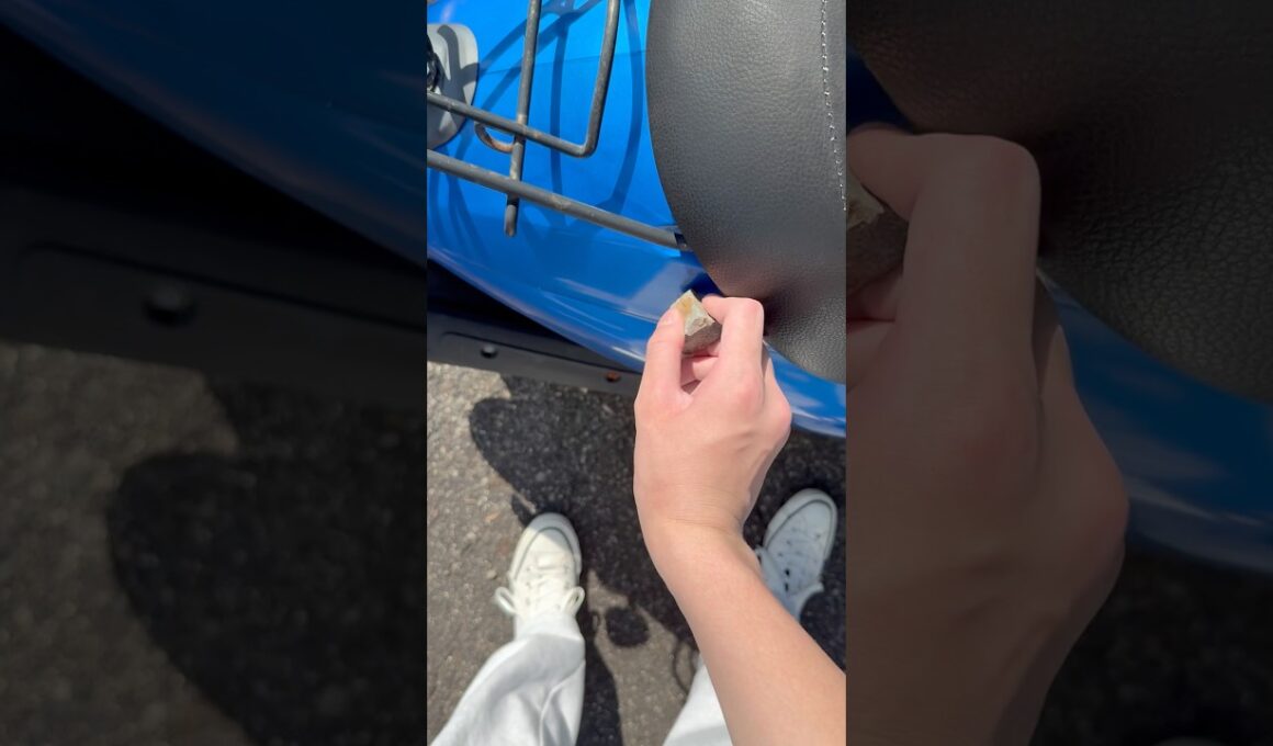 バイクに石ぶつけてみたw
