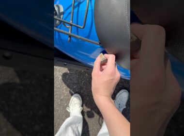 バイクに石ぶつけてみたw