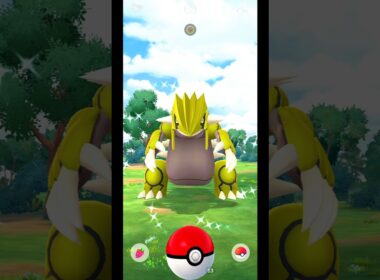 Zorua PRANKED Me as a Shiny Groudon! 😱 | Pokemon GO Catching
